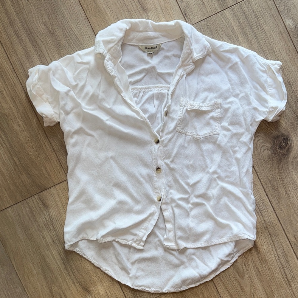 SIM & SAM Short Sleeve Collared Button Down Lightweight Flowy Blouse Shirt